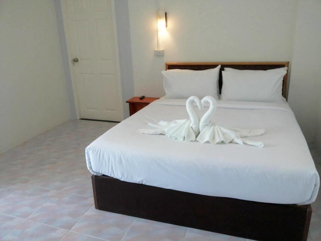 Hotel De Ratt Phuket Exterior foto